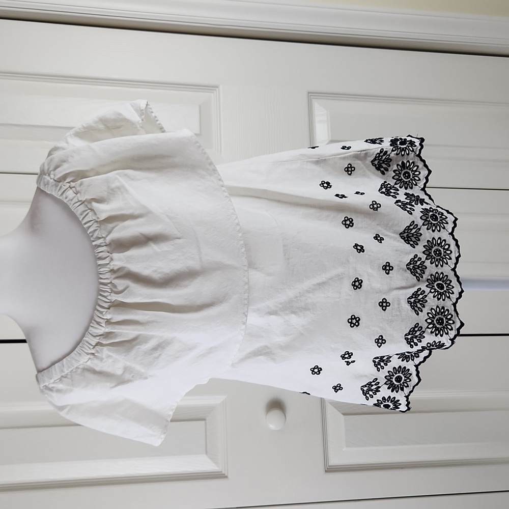 OLD NAVY peasant ruffle blouse top size Medium. So cute!